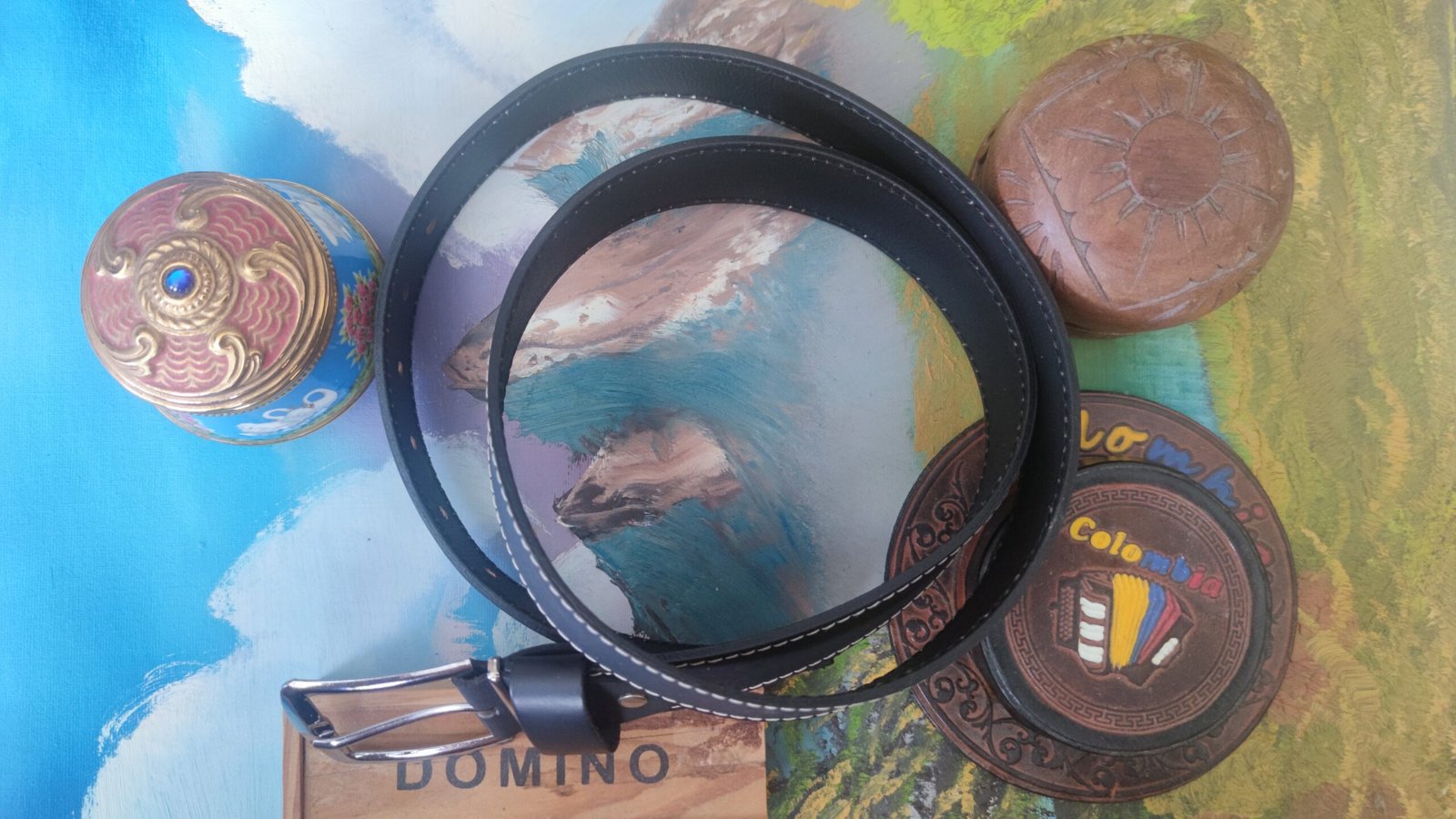 Colombia is known for its high quality Leather produce. This is a handmade leather belt made in Colombia with the best leather produced in Colombia.