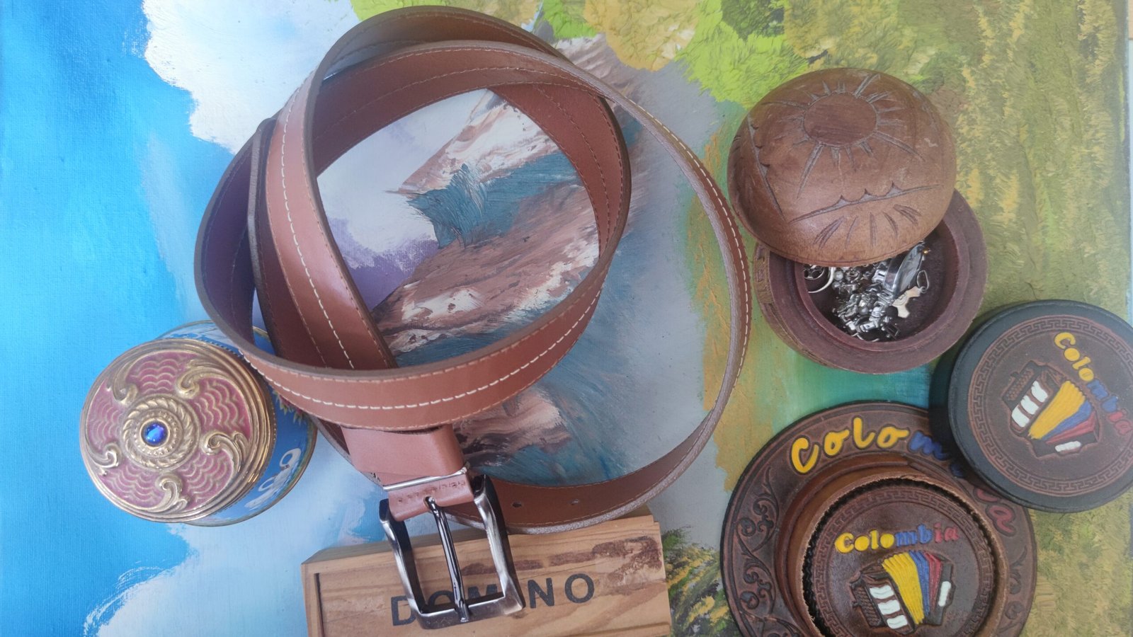 Colombia is known for its high quality Leather produce. This is a handmade leather belt made in Colombia with the best leather produced in Colombia.
