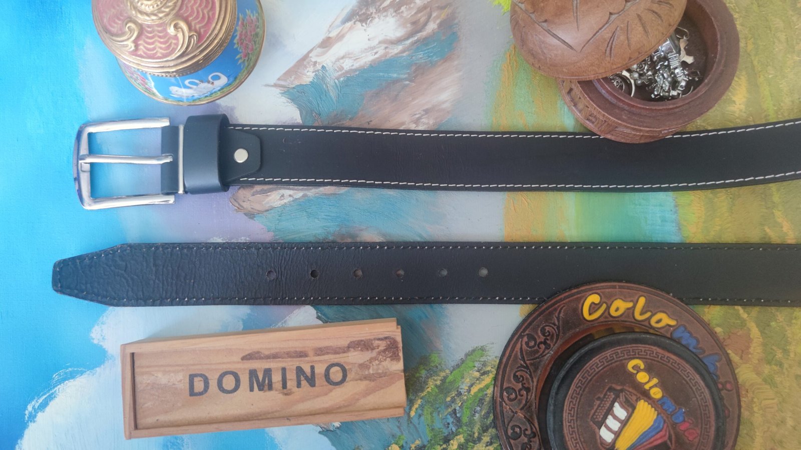 Colombia is known for its high quality Leather produce. This is a handmade leather belt made in Colombia with the best leather produced in Colombia.