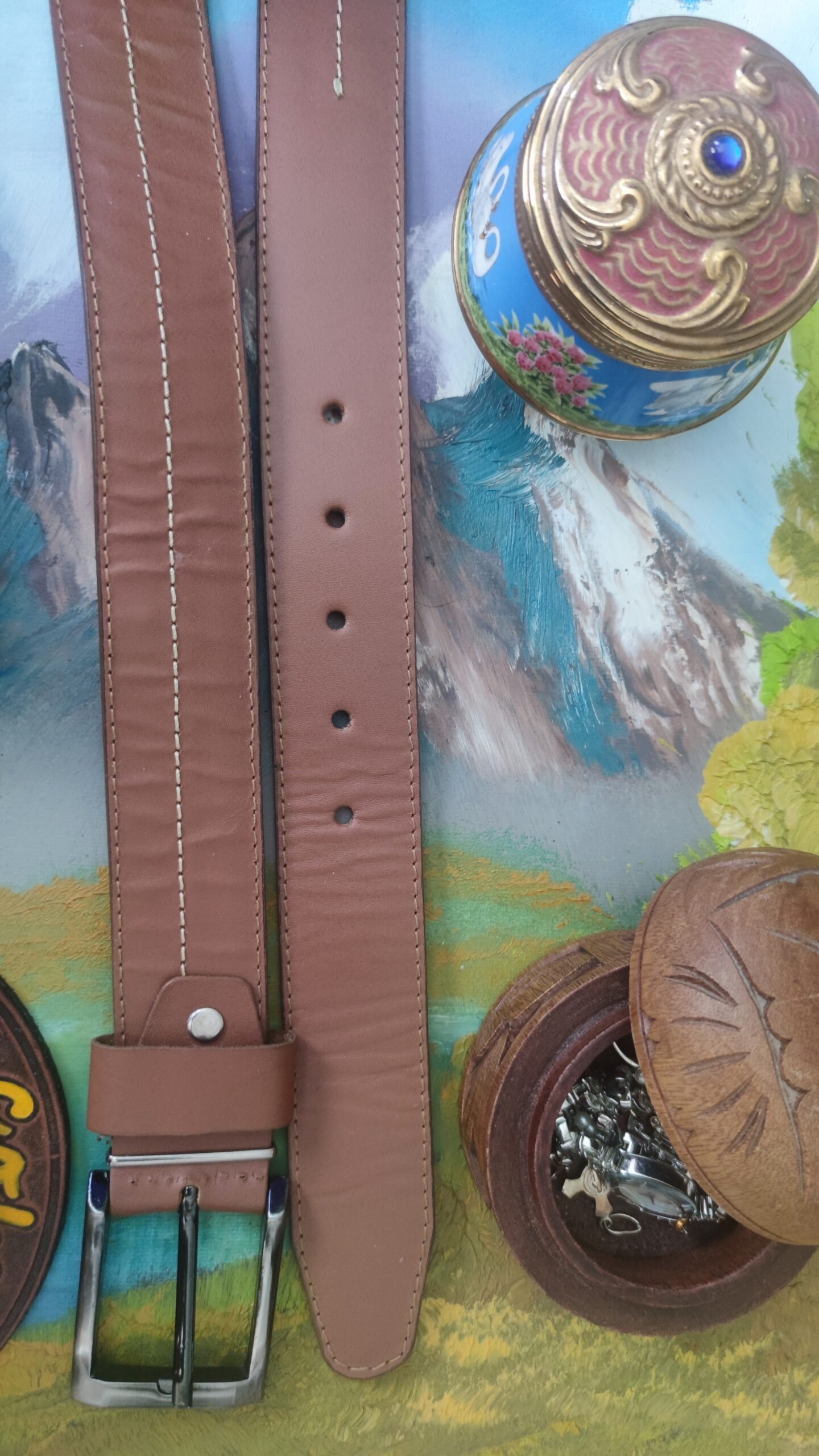 Colombia is known for its high quality Leather produce. This is a handmade leather belt made in Colombia with the best leather produced in Colombia.
