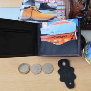 Colombia is known for its high quality Leather produce. This is a handmade leather Wallet made in Colombia with the best leather produced in Colombia. A Wallet that will last you for many years.