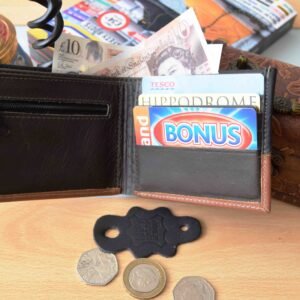 Colombia is known for its high quality Leather produce. This is a handmade leather Wallet made in Colombia with the best leather produced in Colombia. A Wallet that will last you for many years