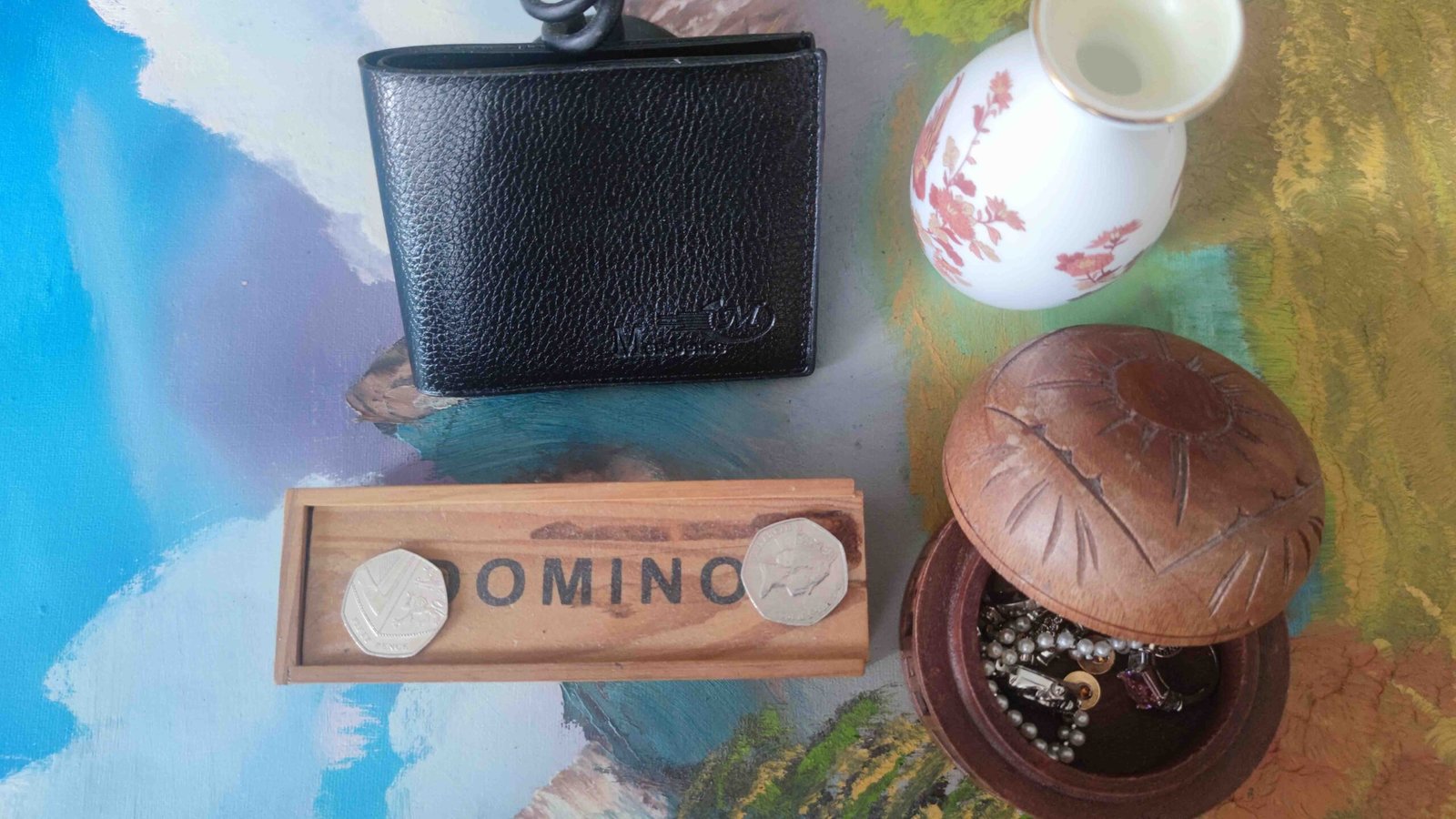 Colombia is known for its high quality Leather produce. This is a handmade leather Wallet made in Colombia with the best leather produced in Colombia. A Wallet that will last you for many years