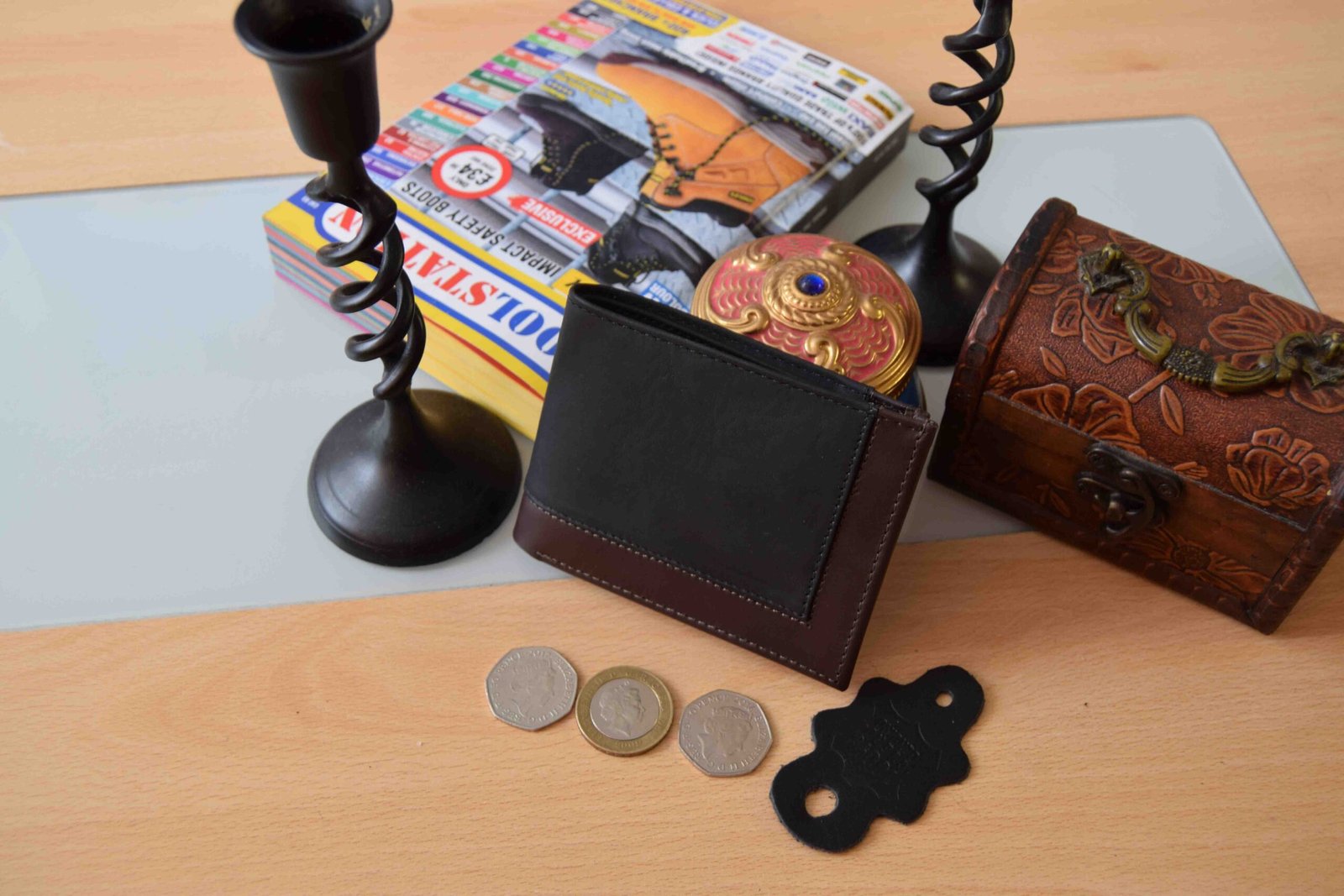 Colombia is known for its high quality Leather produce. This is a handmade leather Wallet made in Colombia with the best leather produced in Colombia. A Wallet that will last you for many years