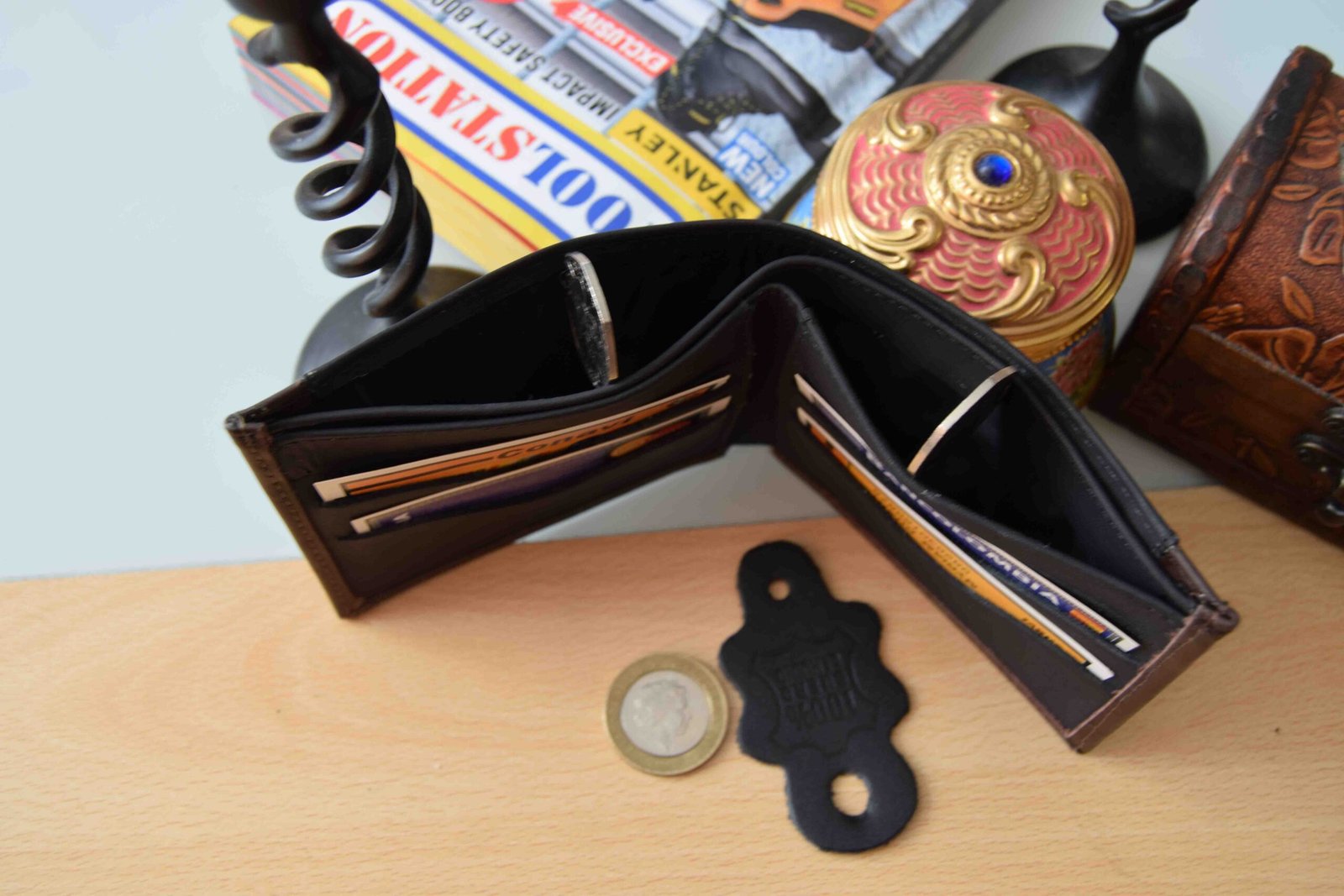 Real High Quality cowhide Leather Wallet in black and dark brown made in Colombia