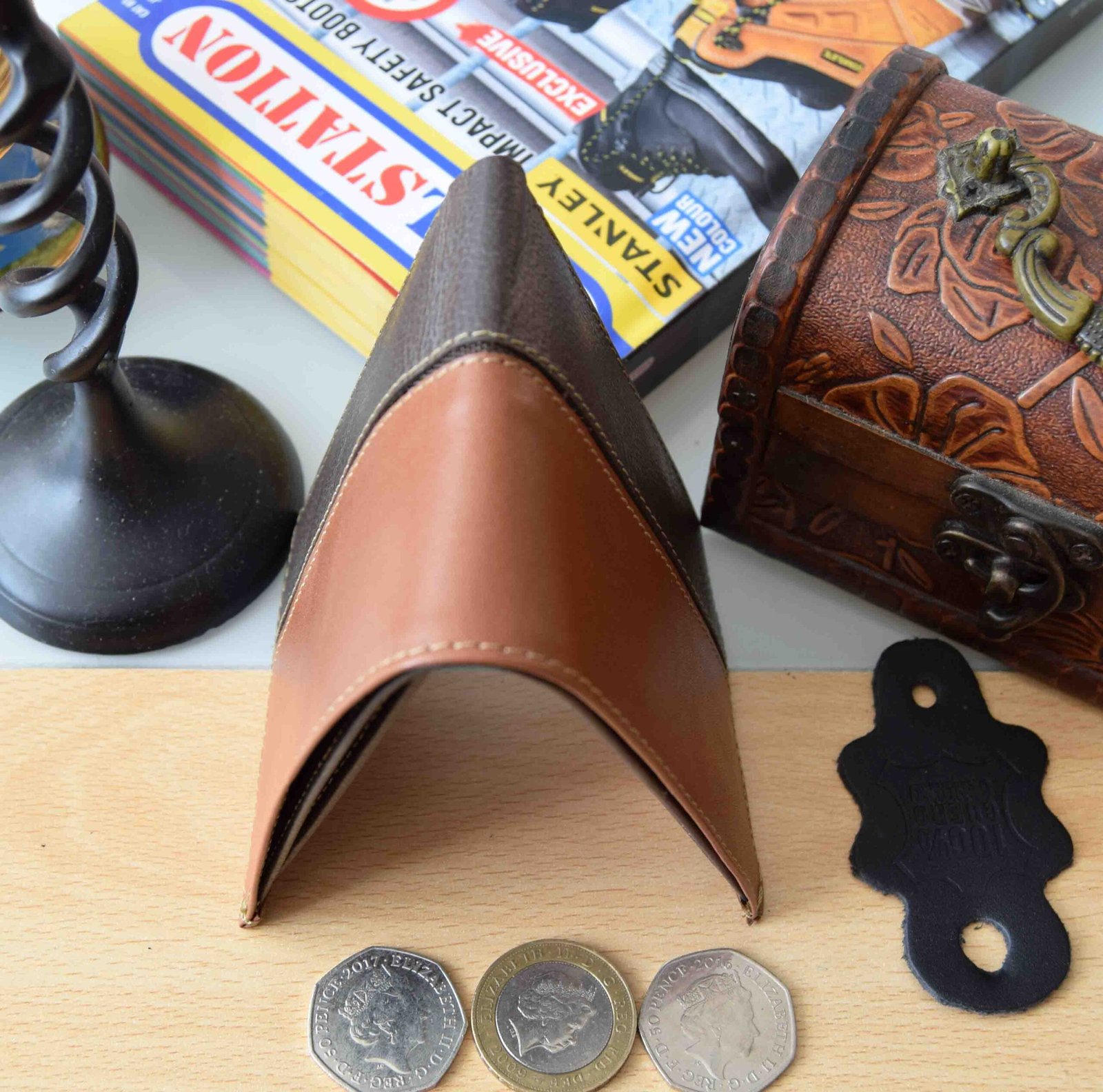 Top quality real leather wallet ideal for present for you or to your loved ones. Suitable for all occasions.